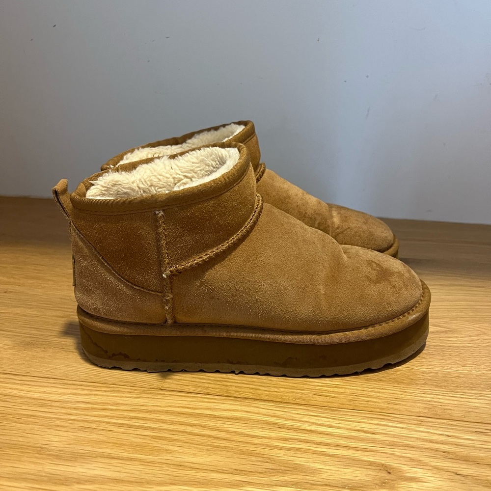UGG Chesnut Ultra Mini Boots Size 9